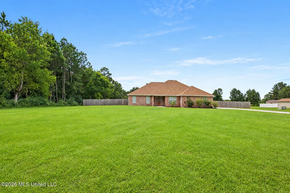 12231 E Pointe Drive Picayune, MS 39466