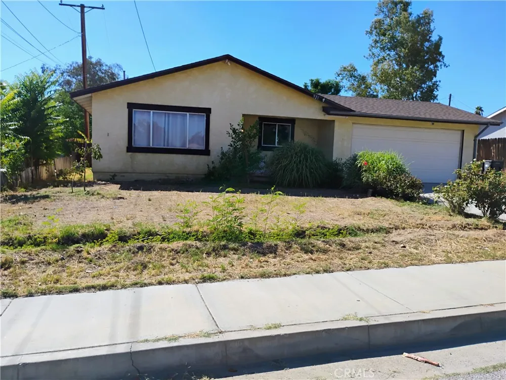 321 Park Banning, CA 92220