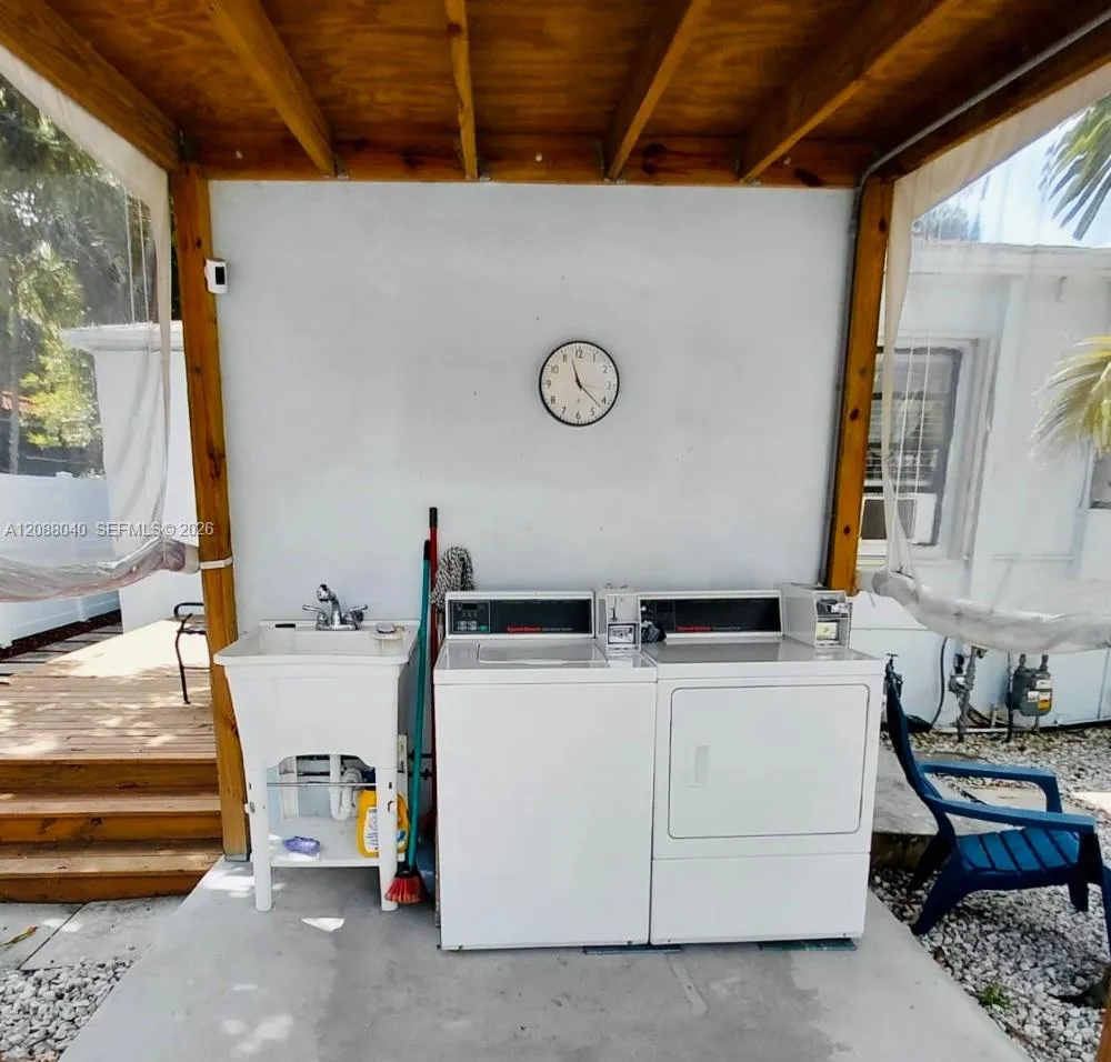 1623 Plunkett St #W Hollywood, FL 33020