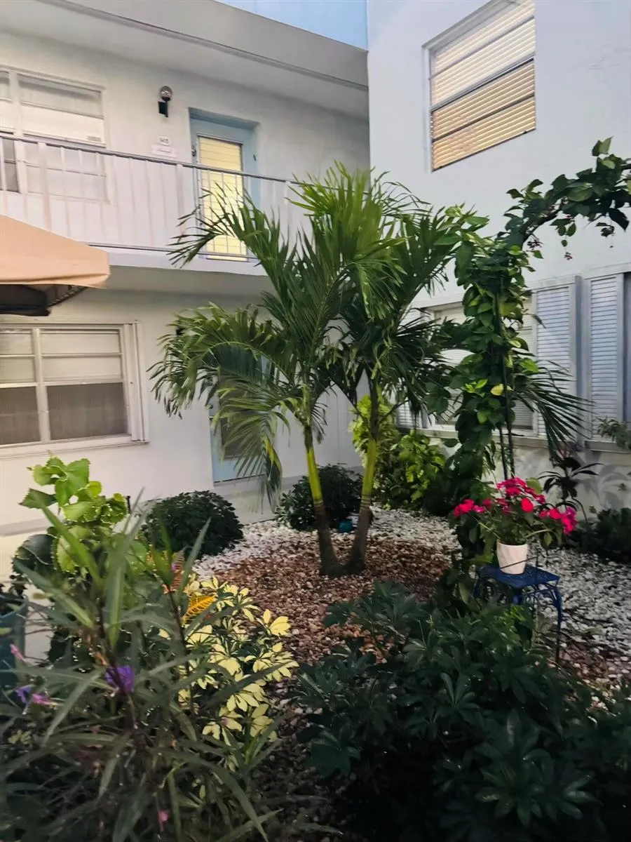 390 Saxony I Way Delray Beach, FL 33446
