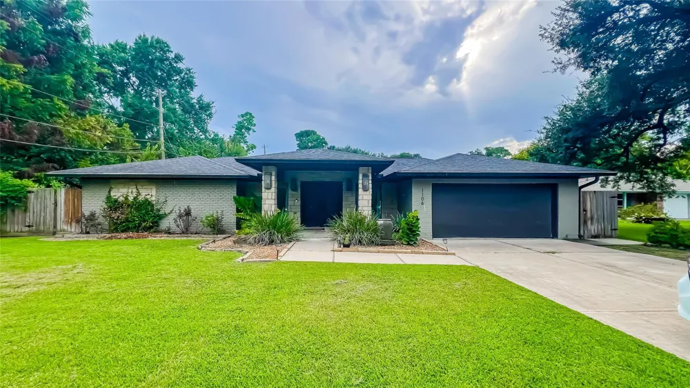 1106 Kipp Avenue Kemah, TX 77565