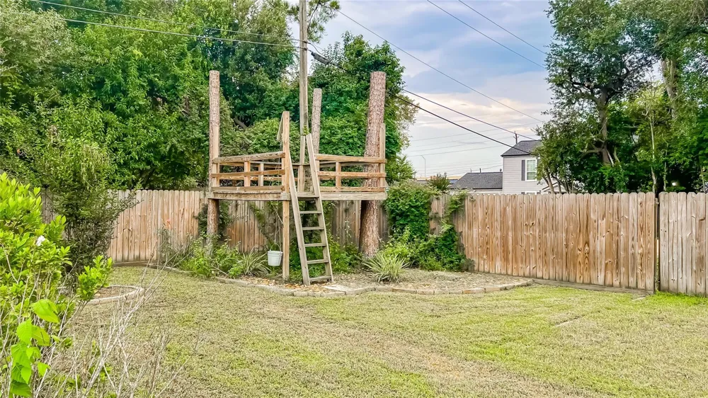 1106 Kipp Avenue Kemah, TX 77565