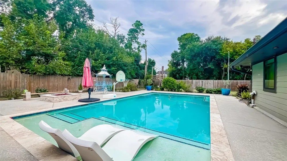 1106 Kipp Avenue Kemah, TX 77565