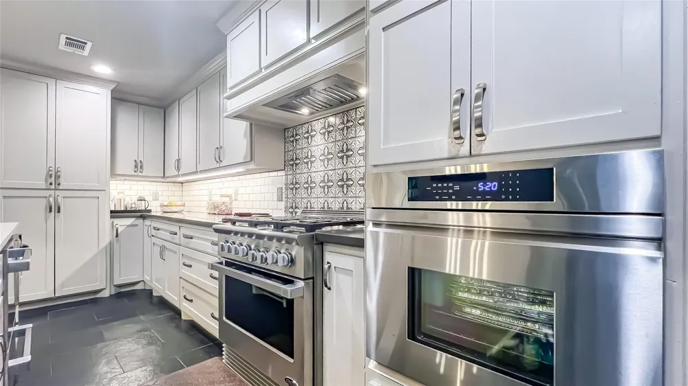 1106 Kipp Avenue Kemah, TX 77565