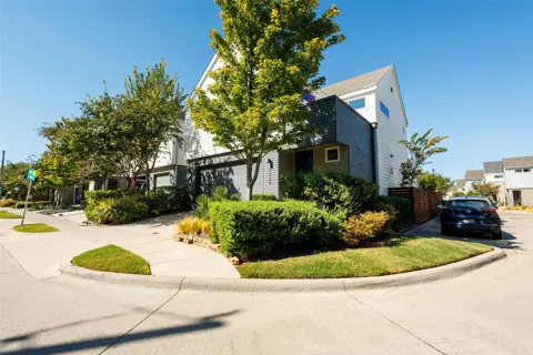 1126 Clifftop Lane