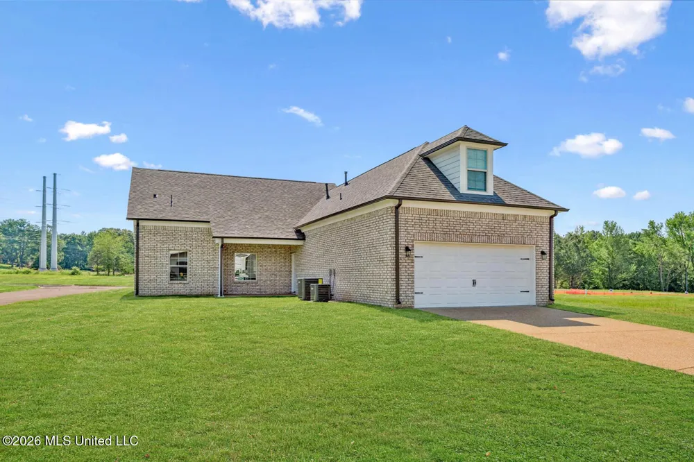 2294 Scott Mdws Lane Hernando, MS 38632