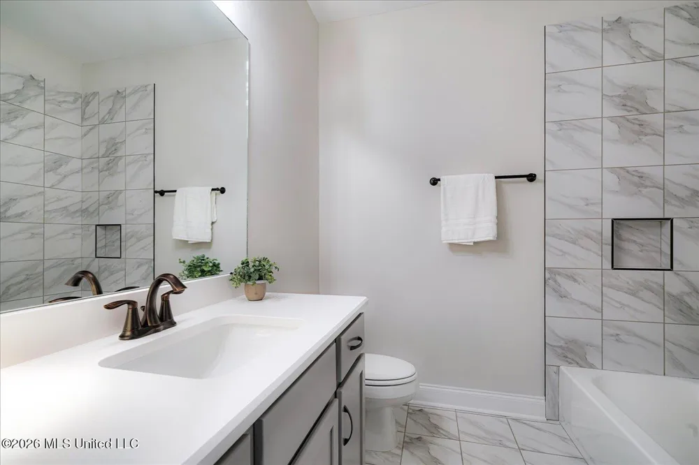 2294 Scott Mdws Lane Hernando, MS 38632