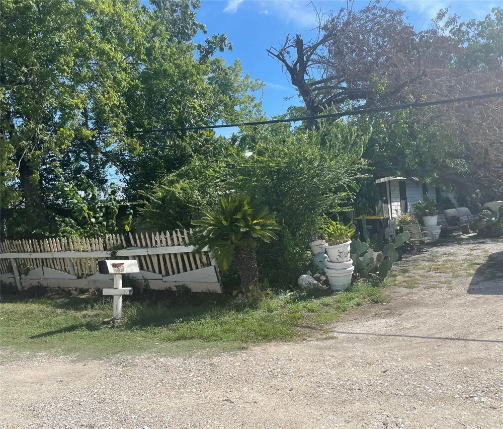 12747 Bates Lane Stafford, TX 77477