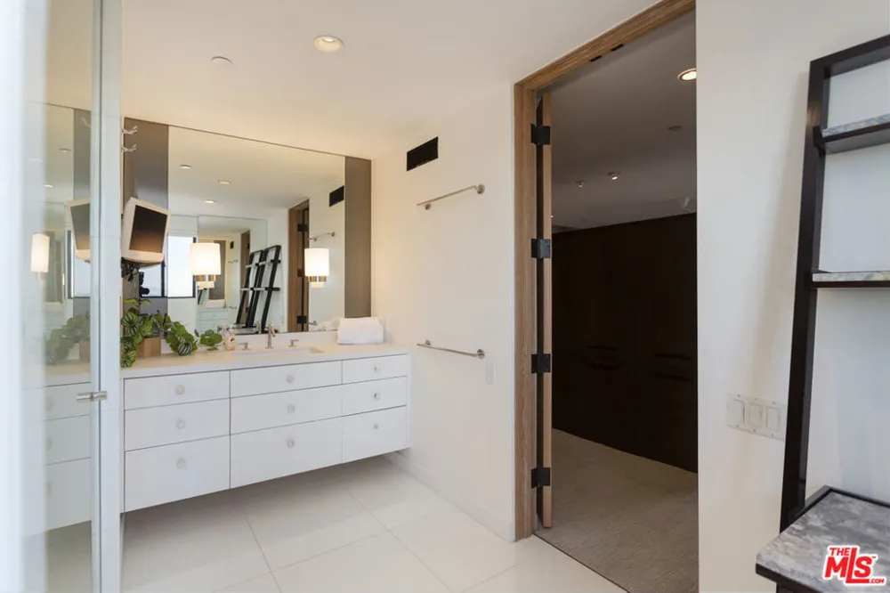 10660 Wilshire Boulevard #1207 Los Angeles, CA 90024