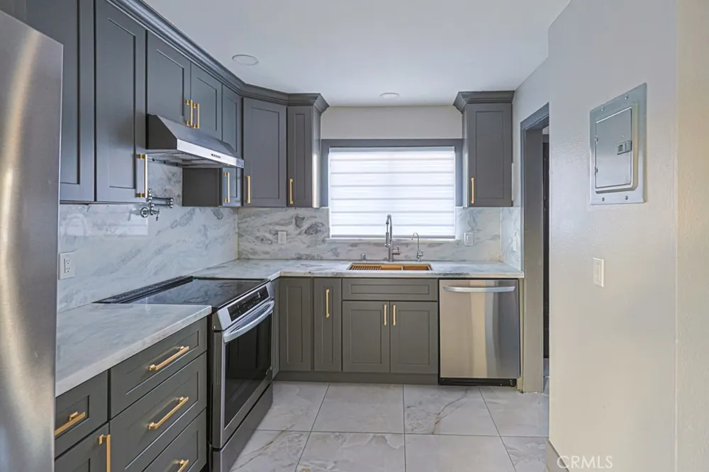 16561 Monroe Huntington Beach, CA 92647
