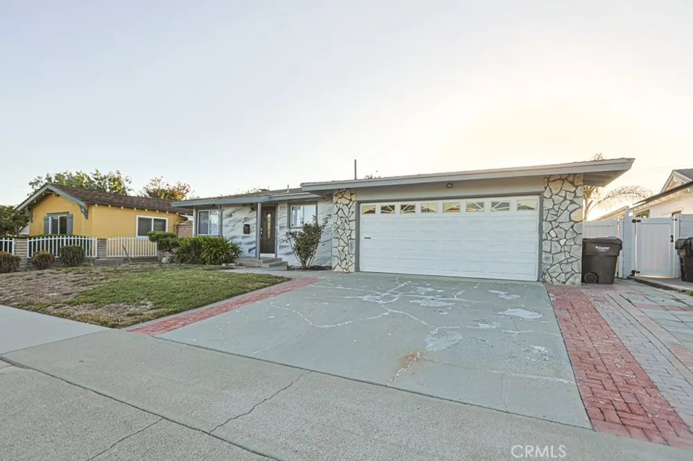 16561 Monroe Huntington Beach, CA 92647