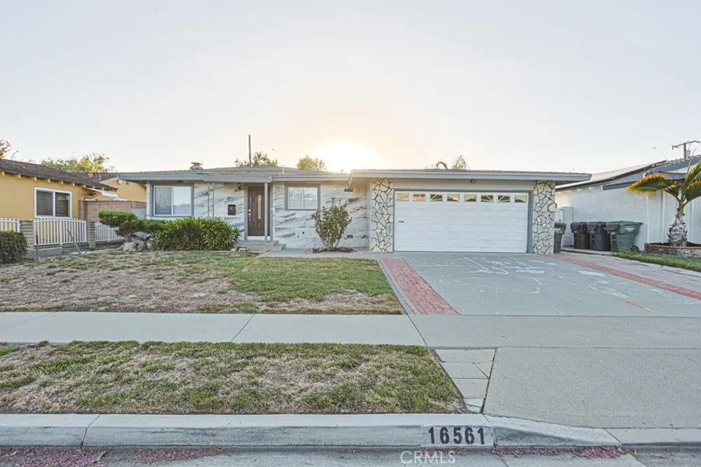 16561 Monroe Huntington Beach, CA 92647