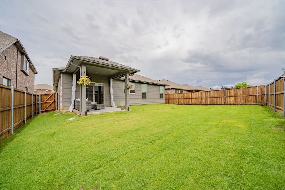 1304 Coyote Ridge Aubrey, TX 76227