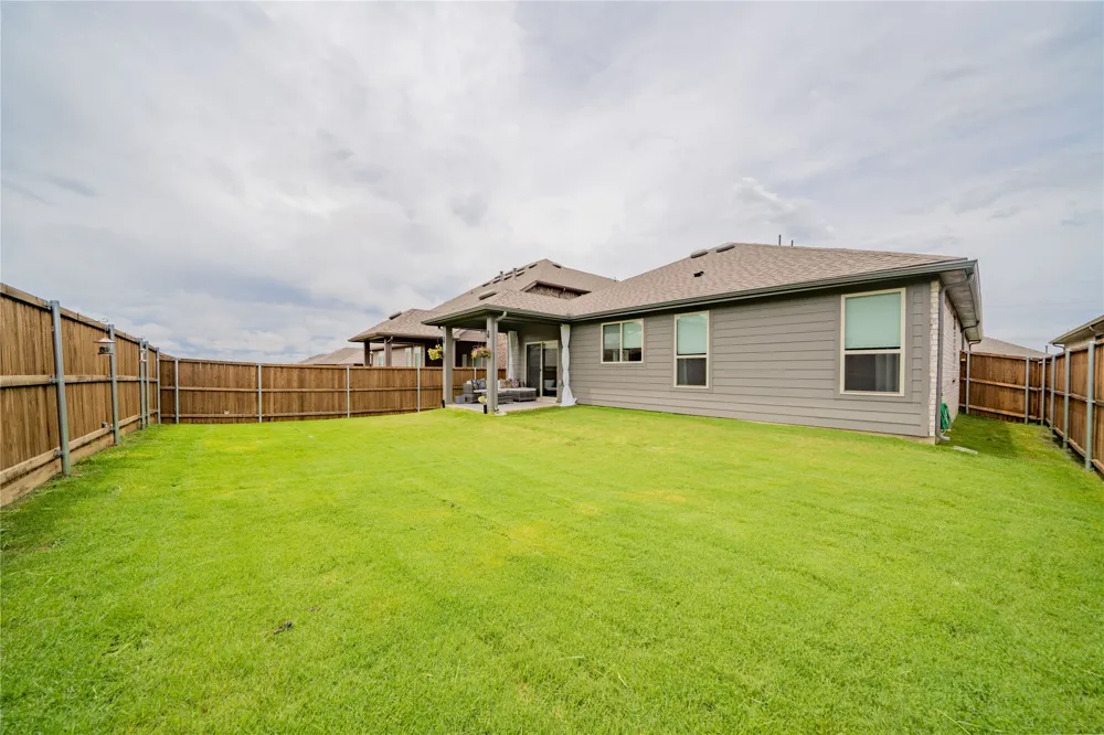 1304 Coyote Ridge Aubrey, TX 76227