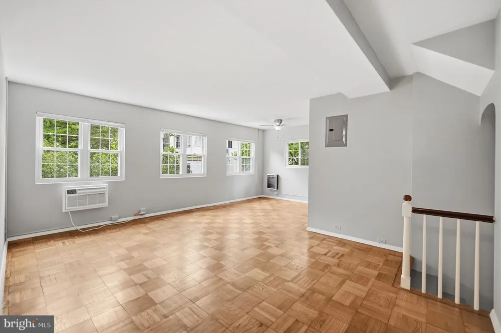 1716 PRESTON ROAD Alexandria, VA 22302