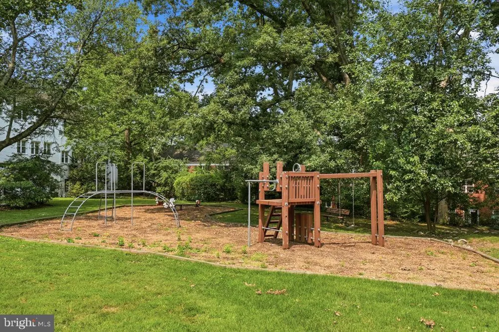 1716 PRESTON ROAD Alexandria, VA 22302