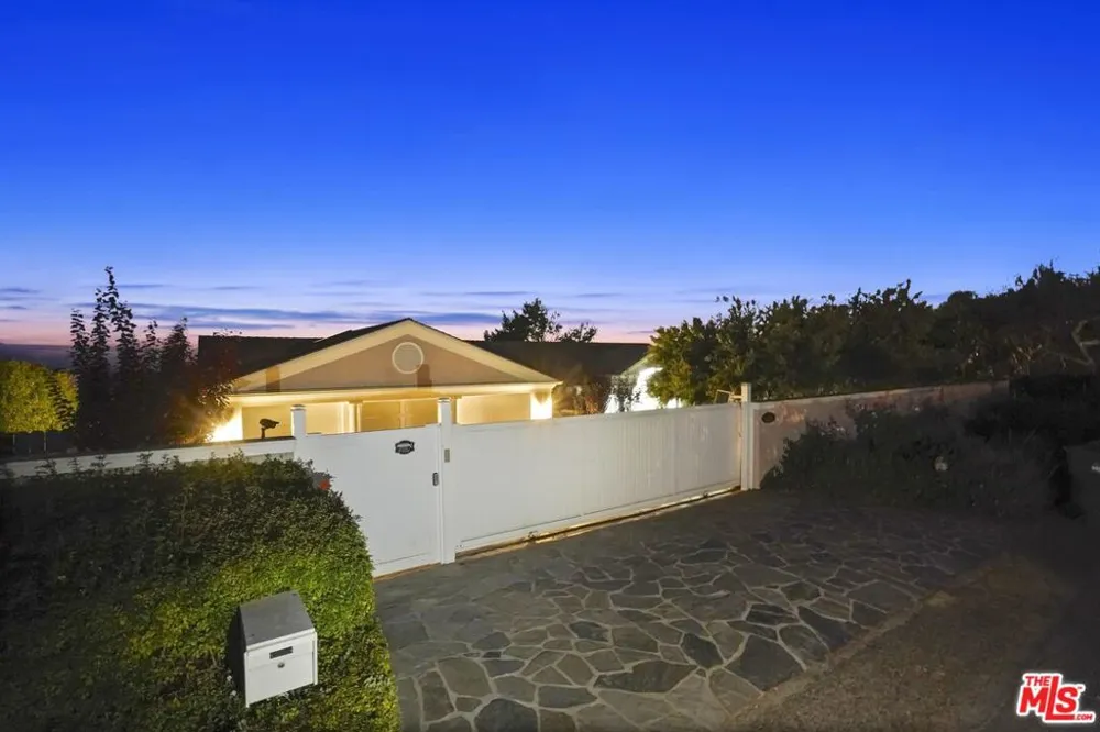 7335 Birdview Avenue Malibu, CA 90265