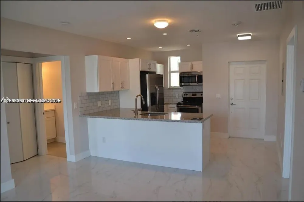555 E Dania Beach Blvd #5 Dania Beach, FL 33004