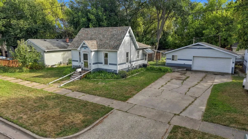 1017 3rd Avenue Moorhead, MN 56560