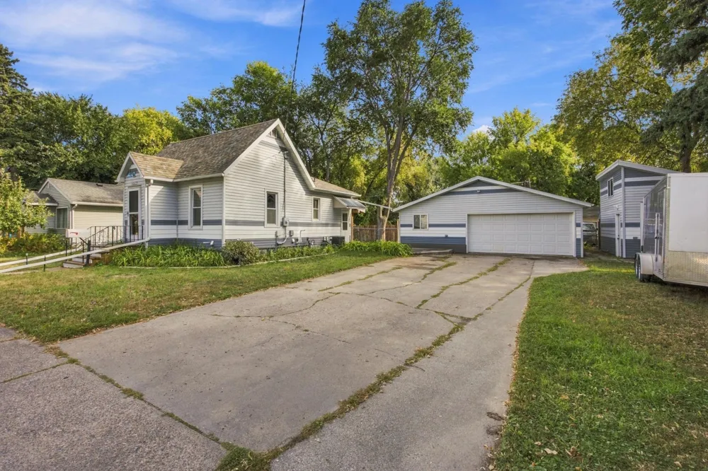 1017 3rd Avenue Moorhead, MN 56560