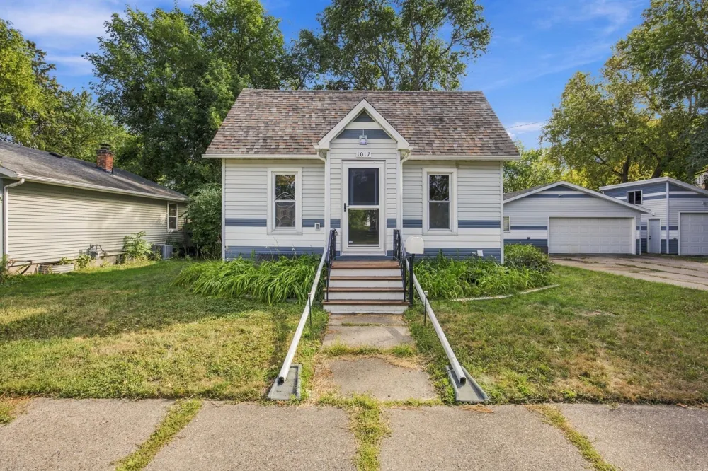 1017 3rd Avenue Moorhead, MN 56560