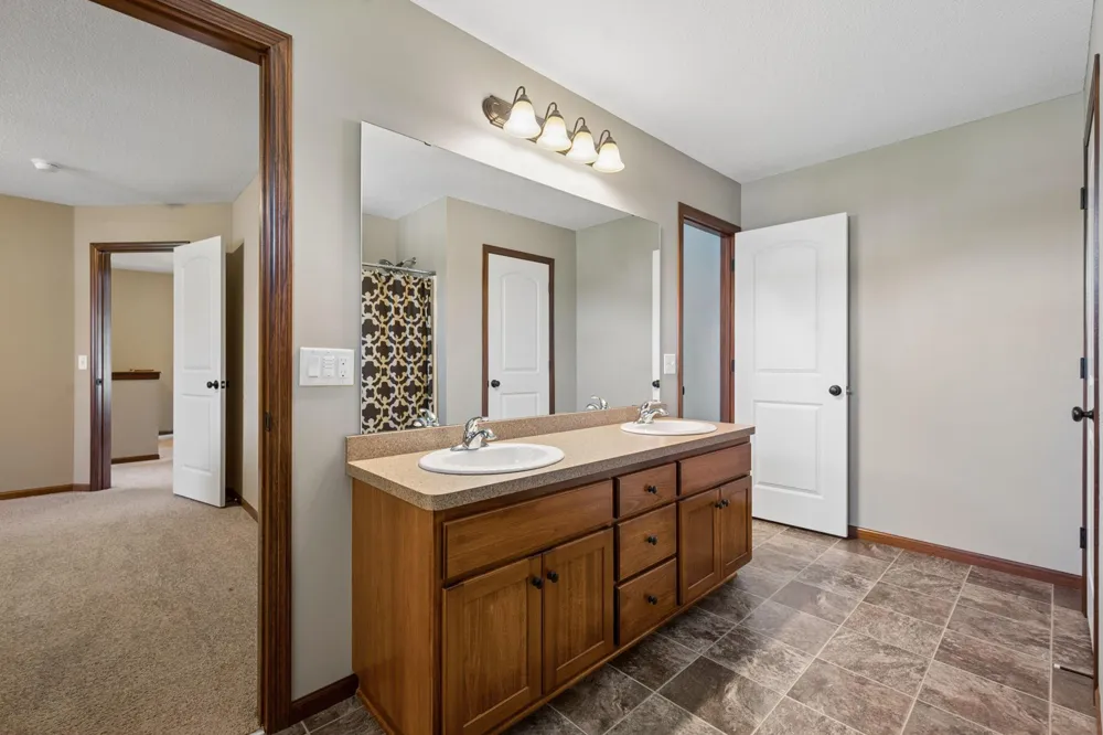 10406 Florida Avenue Brooklyn Park, MN 55445