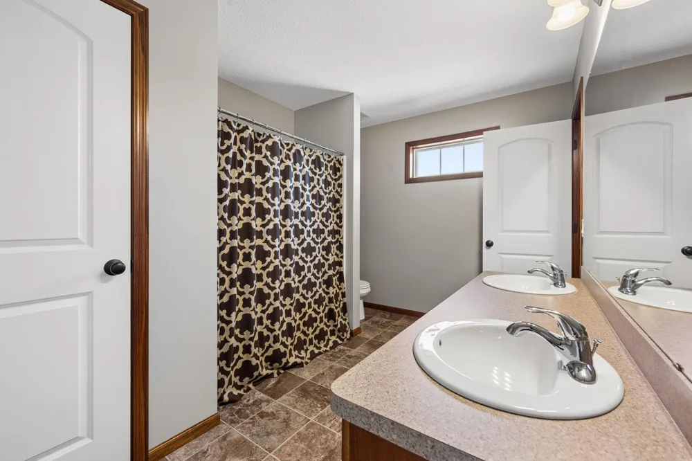 10406 Florida Avenue Brooklyn Park, MN 55445
