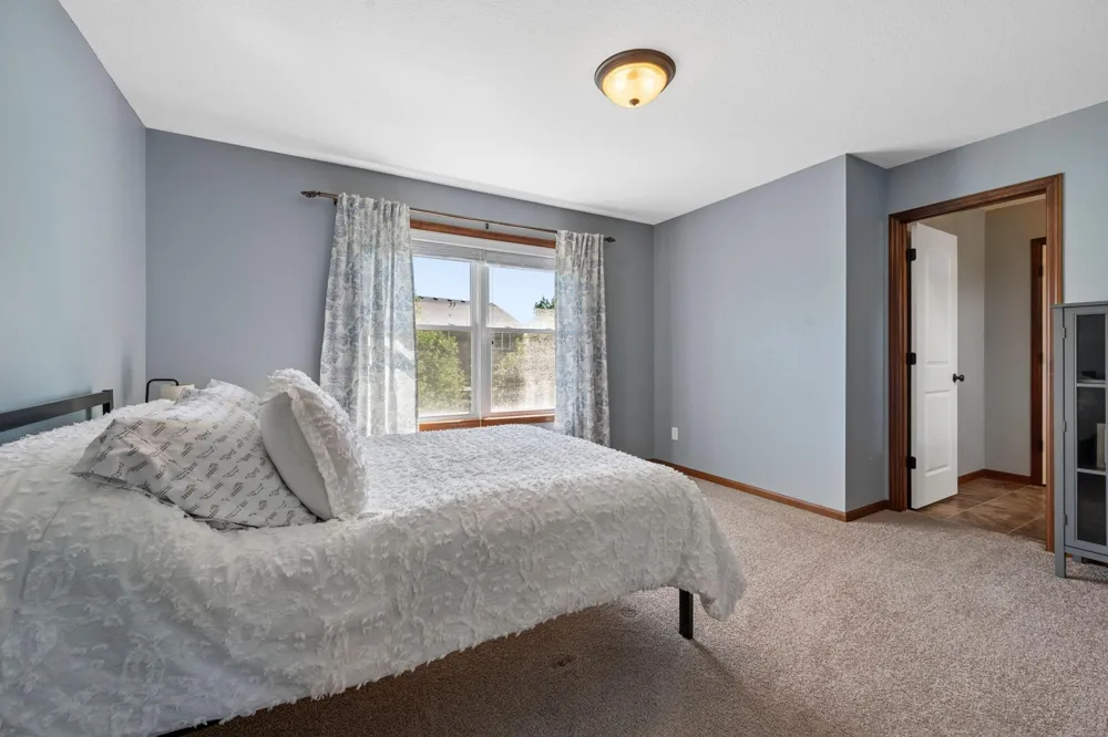 10406 Florida Avenue Brooklyn Park, MN 55445