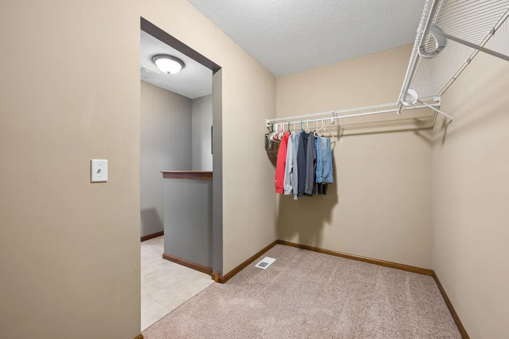 10406 Florida Avenue Brooklyn Park, MN 55445