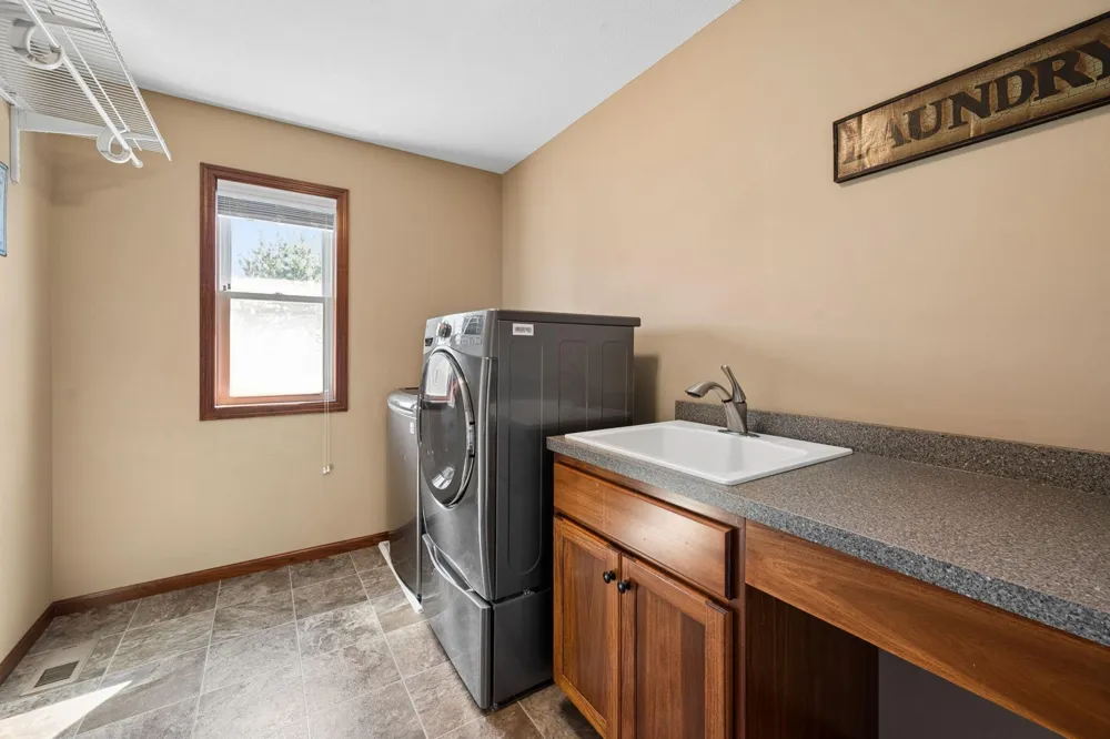 10406 Florida Avenue Brooklyn Park, MN 55445