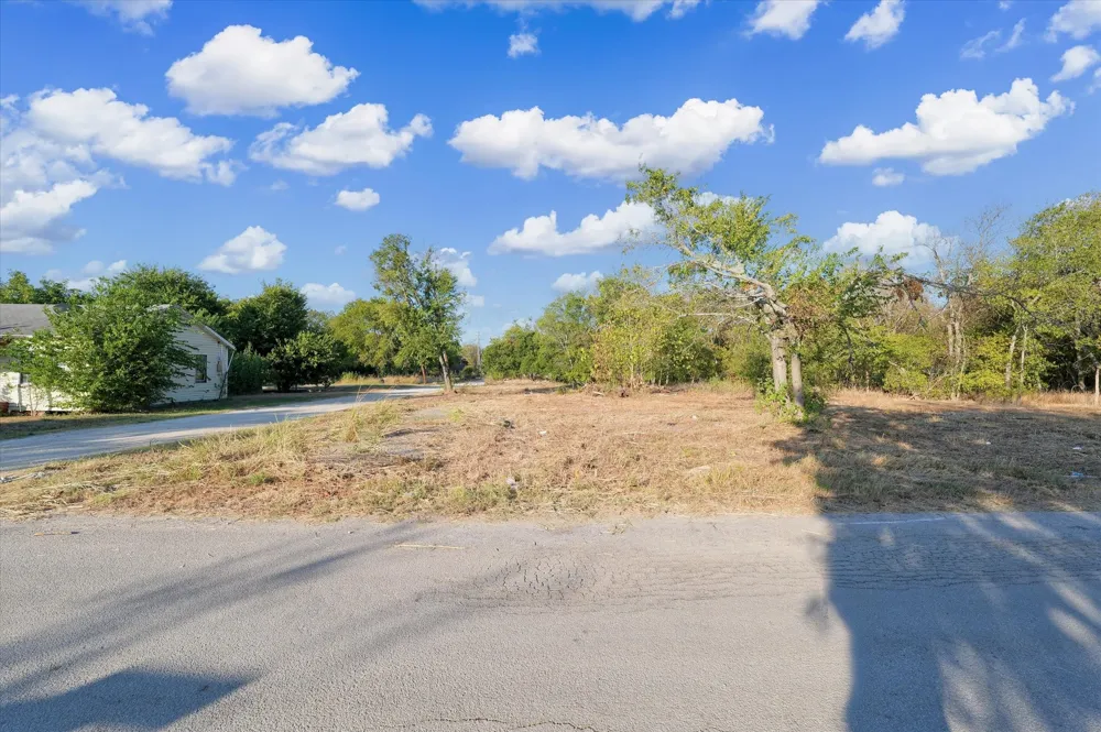 301 Waco Street Mart, TX 76664