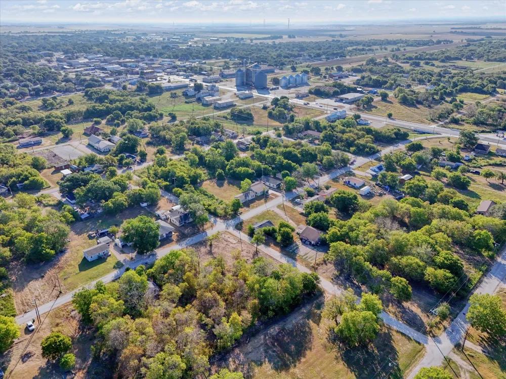 301 Waco Street Mart, TX 76664