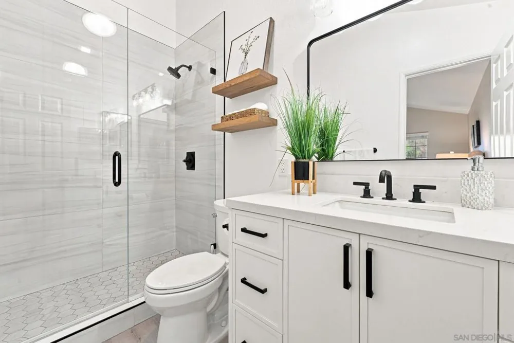 2914 Luciernaga Street C Carlsbad, CA 92009