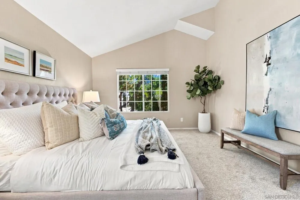 2914 Luciernaga Street C Carlsbad, CA 92009