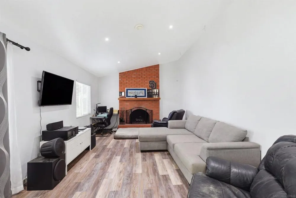 1686 Planicie Way San Diego, CA 92154