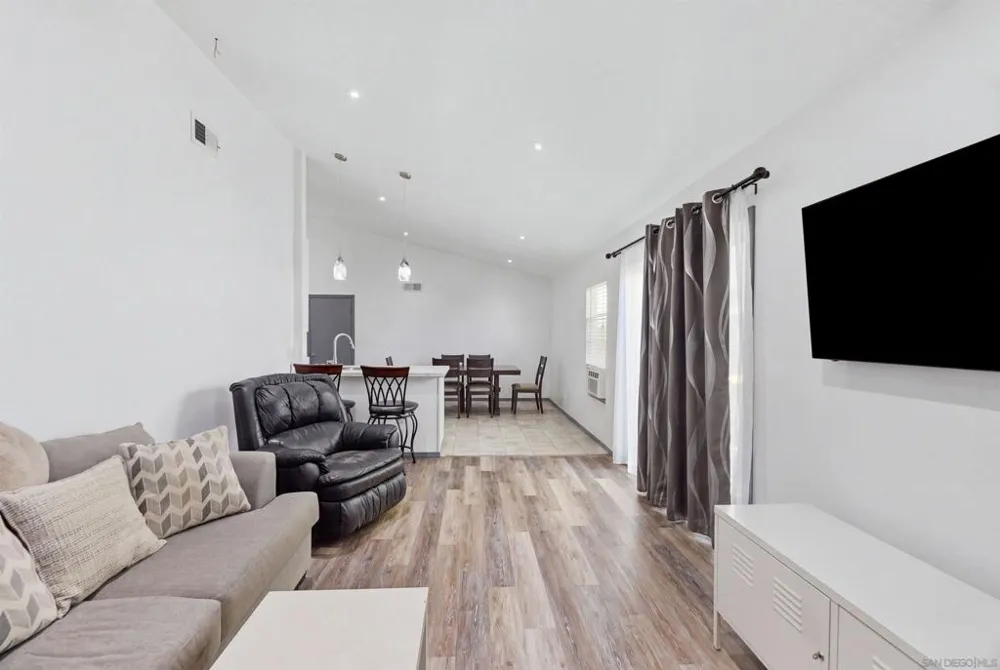 1686 Planicie Way San Diego, CA 92154