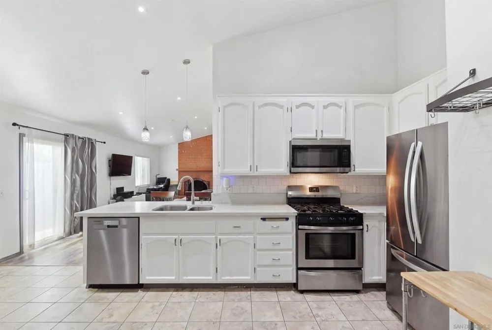1686 Planicie Way San Diego, CA 92154