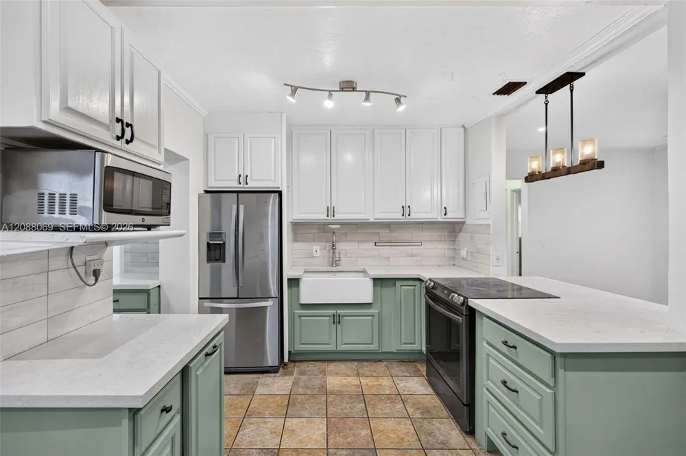 320 SW 12th Ave Fort Lauderdale, FL 33312