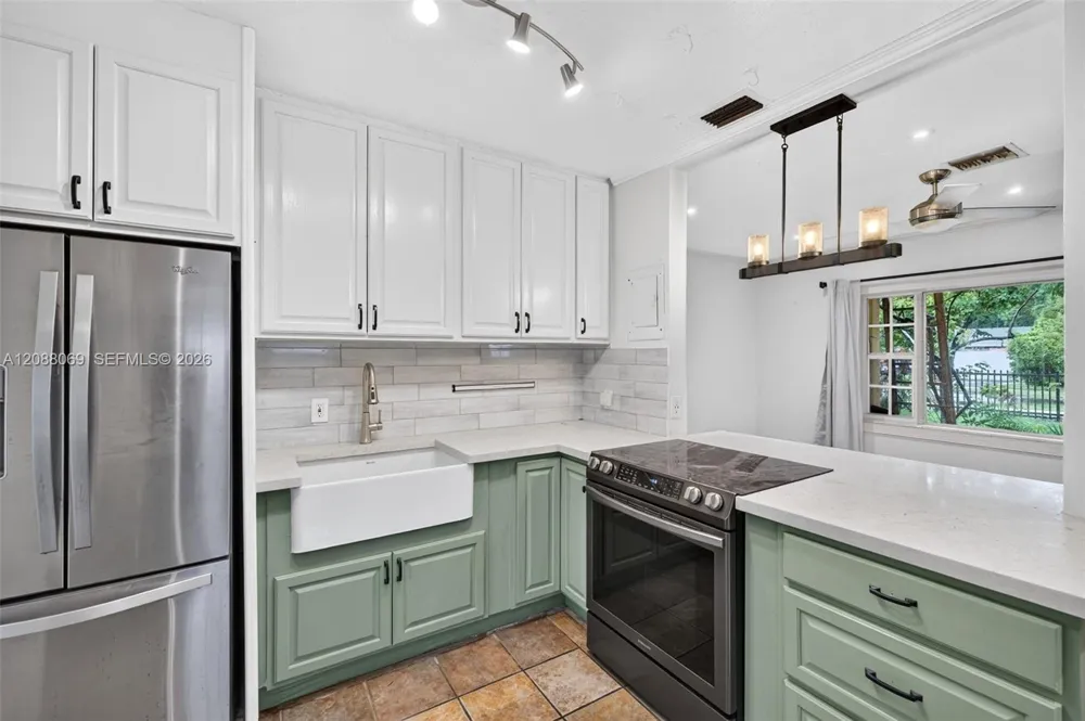 320 SW 12th Ave Fort Lauderdale, FL 33312