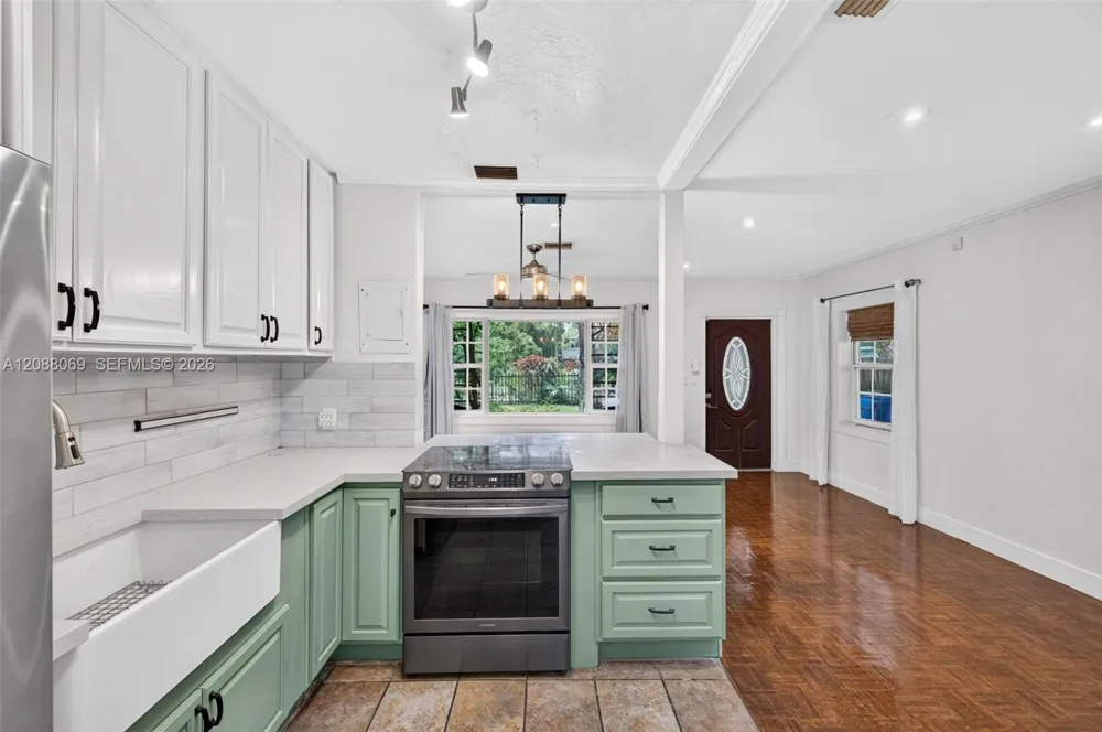 320 SW 12th Ave Fort Lauderdale, FL 33312