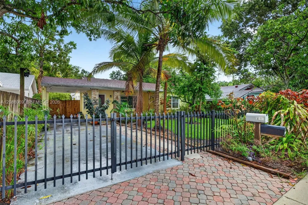 320 SW 12th Ave Fort Lauderdale, FL 33312