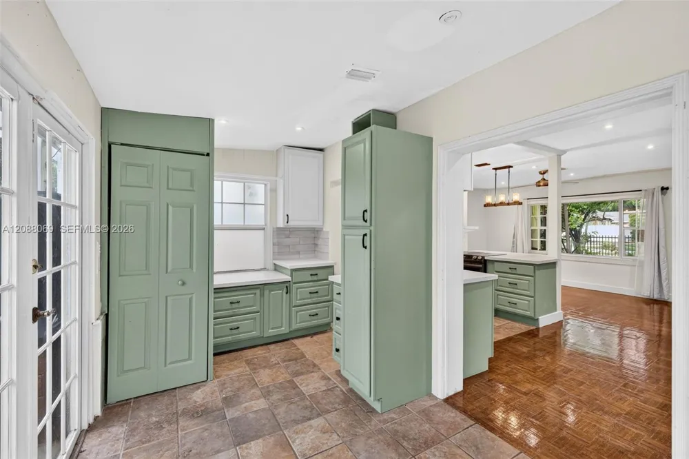320 SW 12th Ave Fort Lauderdale, FL 33312