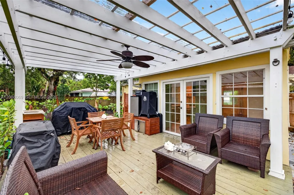 320 SW 12th Ave Fort Lauderdale, FL 33312