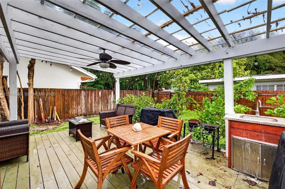 320 SW 12th Ave Fort Lauderdale, FL 33312