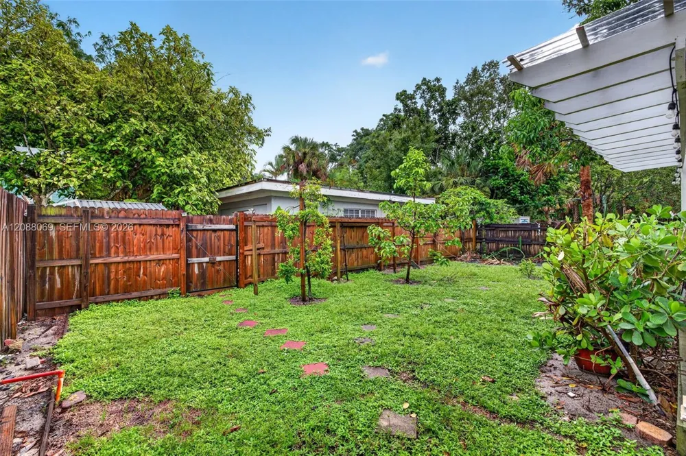 320 SW 12th Ave Fort Lauderdale, FL 33312