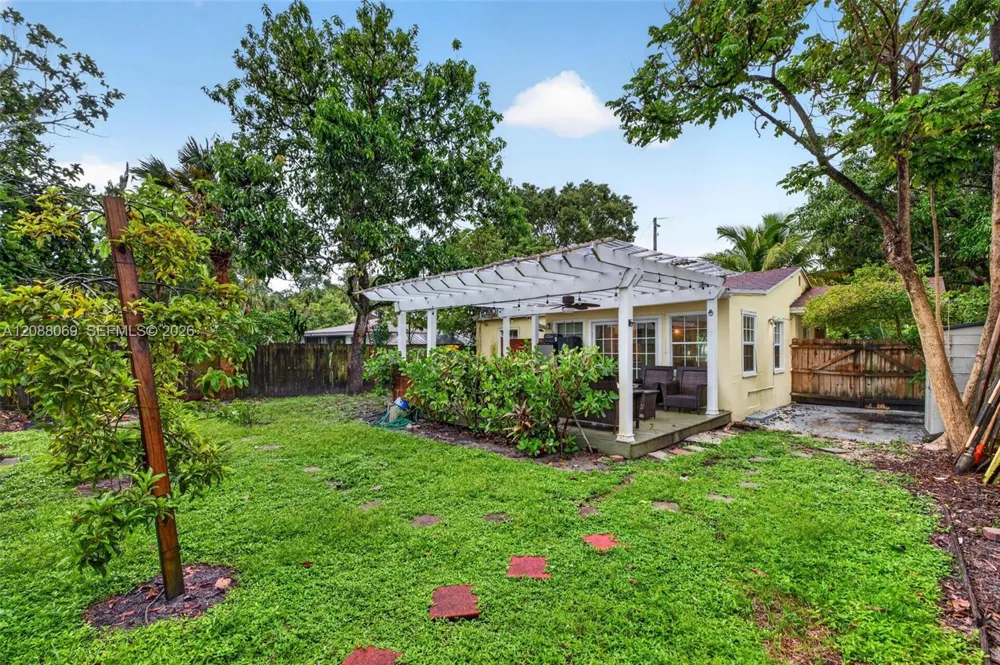 320 SW 12th Ave Fort Lauderdale, FL 33312