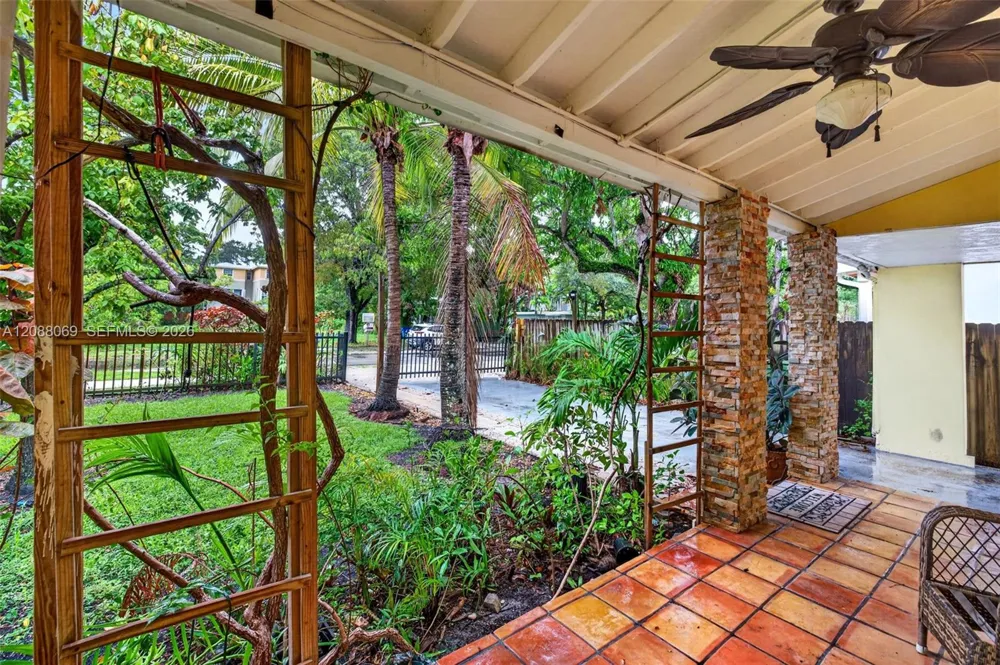 320 SW 12th Ave Fort Lauderdale, FL 33312