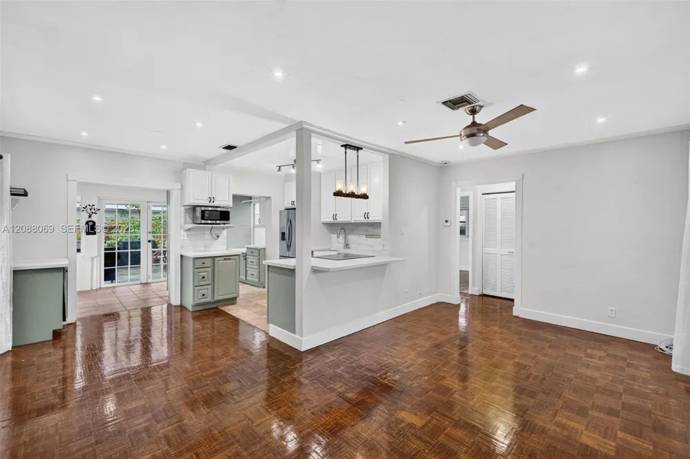 320 SW 12th Ave Fort Lauderdale, FL 33312
