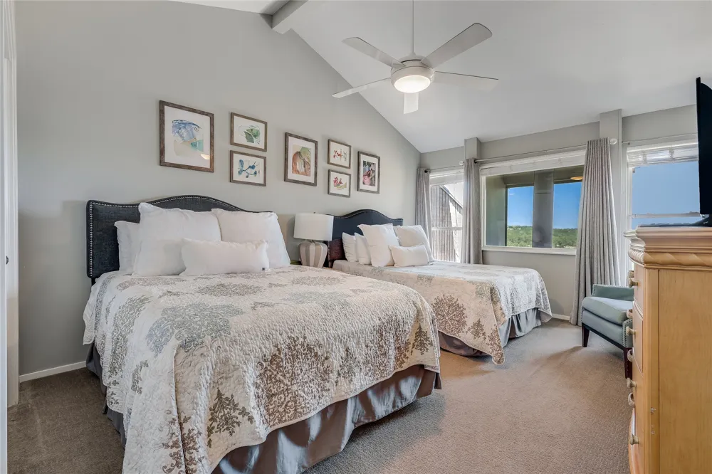 239 VENTURE BOULEVARD S Point Venture, TX 78645