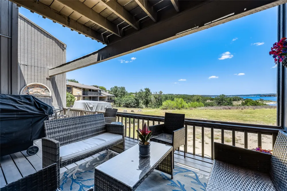239 VENTURE BOULEVARD S Point Venture, TX 78645